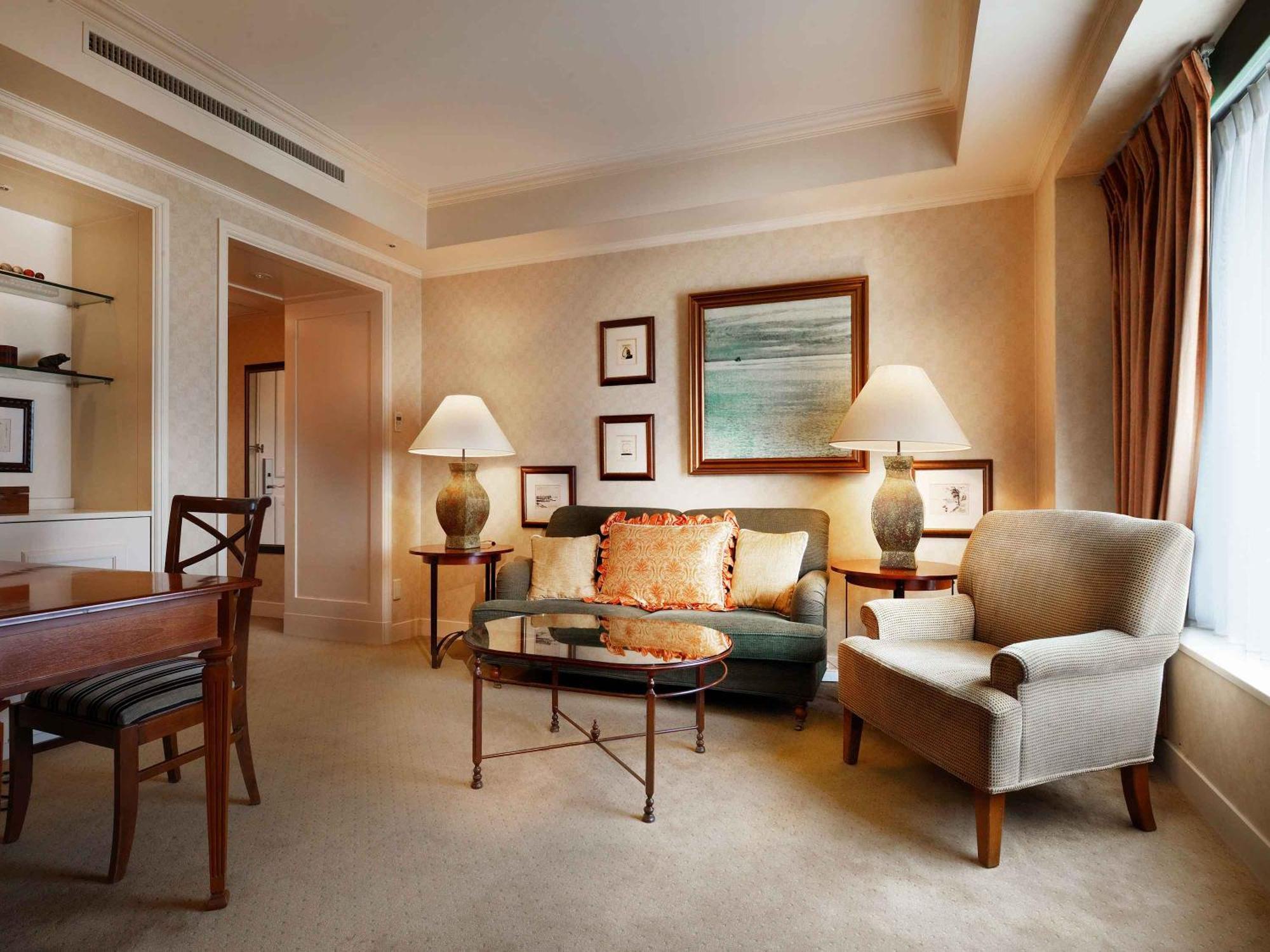 Nagoya Kanko Hotel Eksteriør billede A living room at The Carlyle