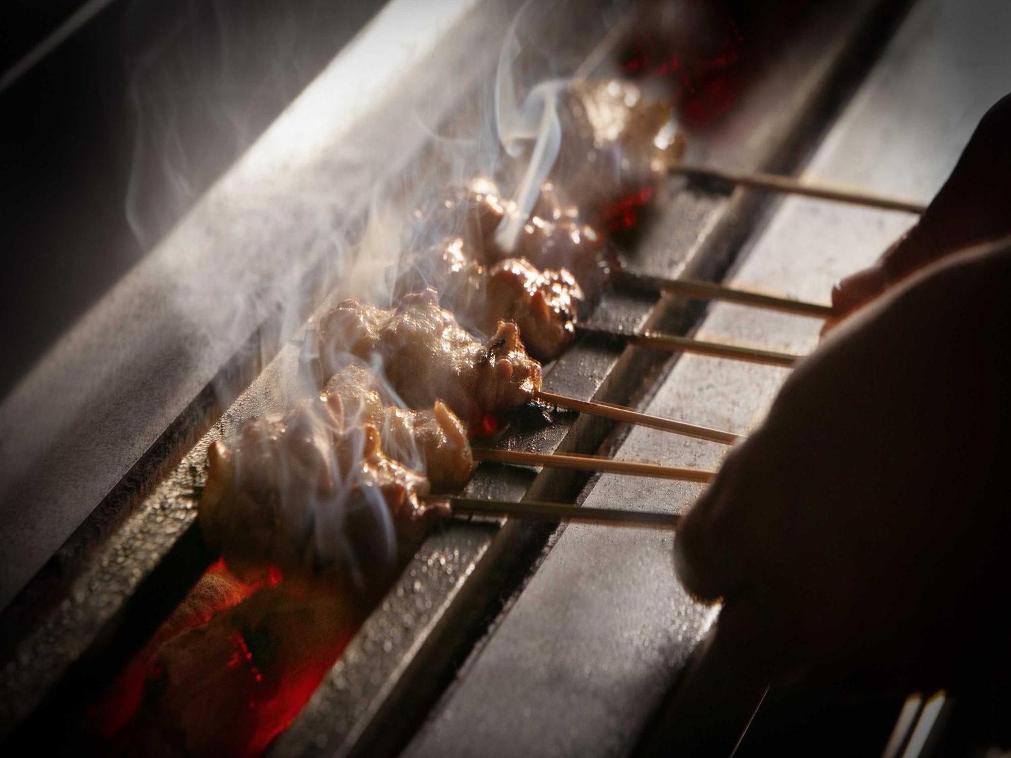 Nagoya Kanko Hotel Eksteriør billede Yakitori being grilled